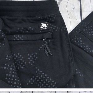 Nike skinny sweatpants